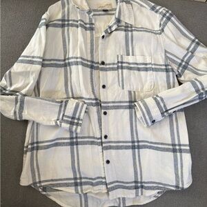Universal Thread Women's Blue and White Plaid Button Down Shirt